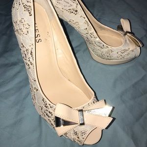 SPARKLY NUDE PUMPS GUESS